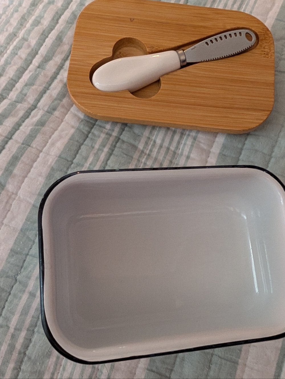 White Butter Dish with Bamboo Lid and Spreader - Picture 4 of 4